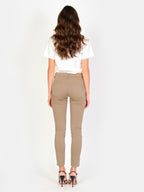 Pantalon chino kaki SHARONE femme, KAKI, taille 25, porté par Amanda (1m76) – photo 4