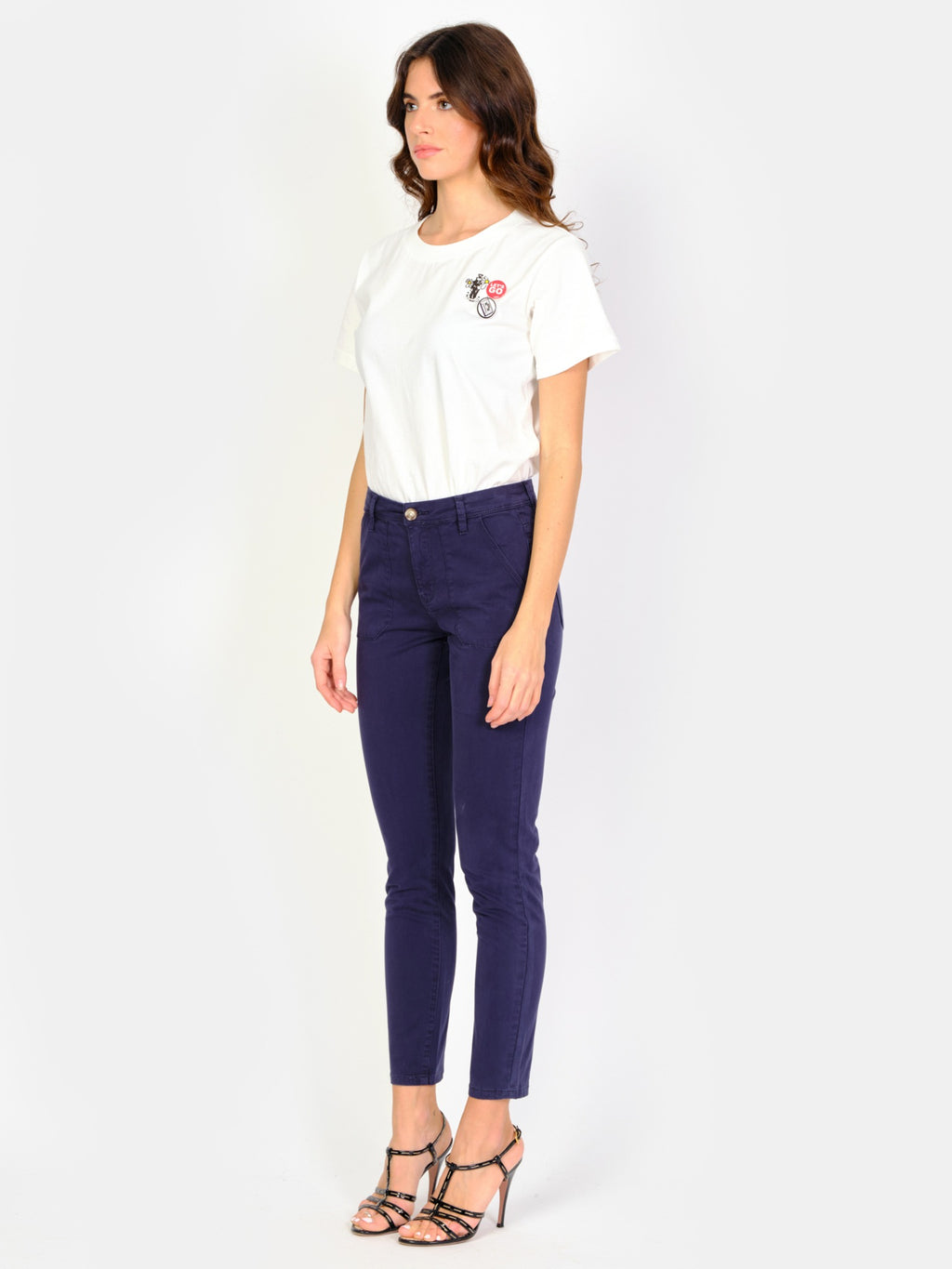 Pantalon chino bleu marine SHARONE femme, NAVY, taille 25, porté par Amanda (1m76) – photo 3
