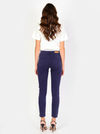 Pantalon chino bleu marine SHARONE femme, NAVY, taille 25, porté par Amanda (1m76) – photo 4