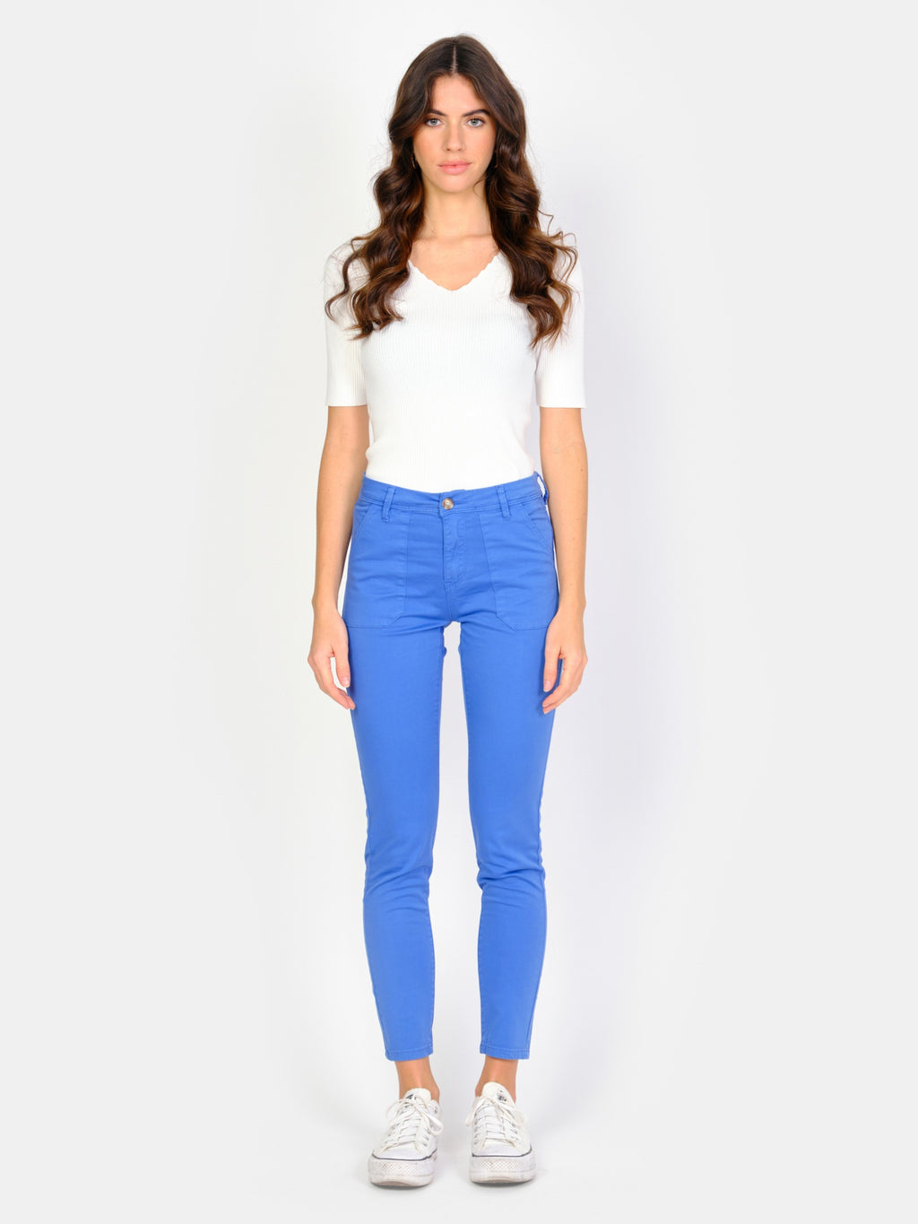 Pantalon chino bleu royal SHARONE femme, ROYAL BLUE, taille 25, porté par Amanda (1m76) – photo 2
