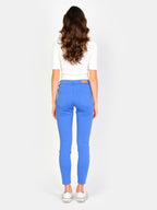 Pantalon chino bleu royal SHARONE femme, ROYAL BLUE, taille 25, porté par Amanda (1m76) – photo 4