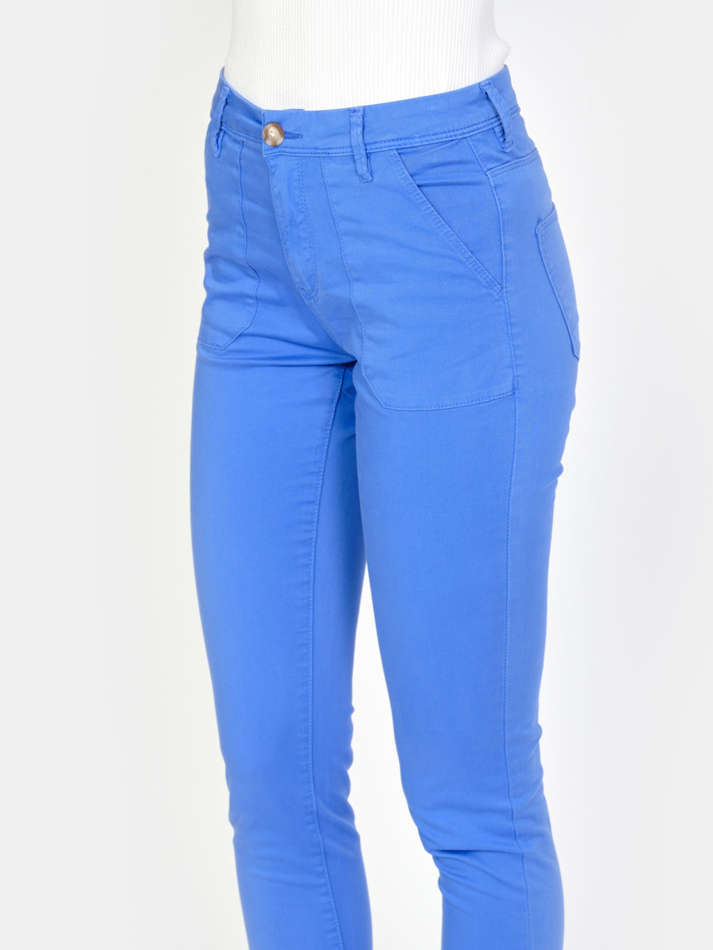 Pantalon chino bleu royal SHARONE femme, ROYAL BLUE, taille 25, porté par Amanda (1m76) – photo 5
