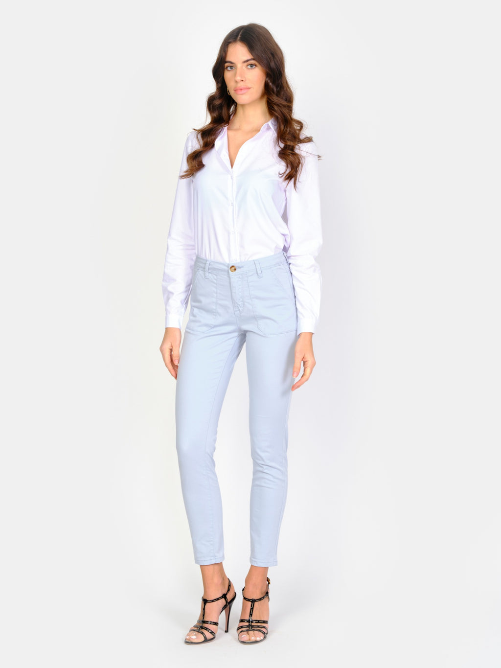 Pantalon chino bleu ciel SHARONE femme, SKY BLUE, taille 25, porté par Amanda (1m76) (F.A.M. JEANS) – photo 1