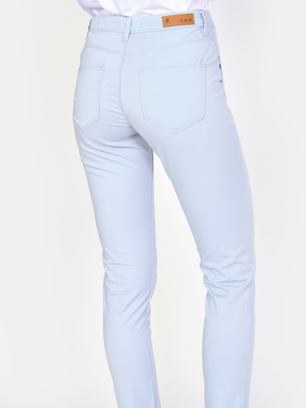 Pantalon chino bleu ciel SHARONE femme, SKY BLUE, taille 25, porté par Amanda (1m76) – photo 5