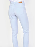 Pantalon chino bleu ciel SHARONE femme, SKY BLUE, taille 25, porté par Amanda (1m76) – photo 5