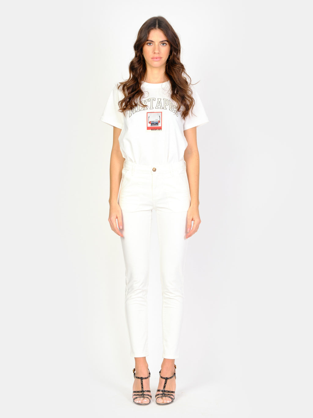 Pantalon chino blanc SHARONE femme, WHITE, taille 25, porté par Amanda (1m76) – photo 2