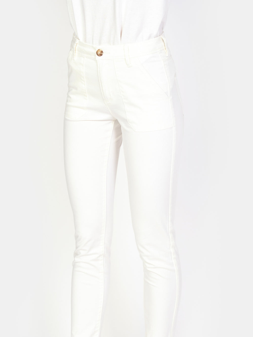 Pantalon chino blanc SHARONE femme, WHITE, taille 25, porté par Amanda (1m76) – photo 5