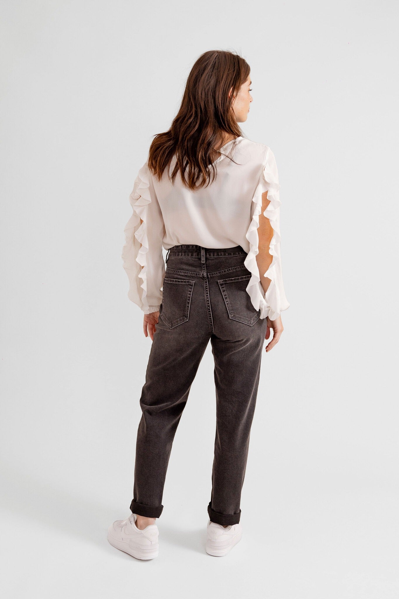 Jean balloon noir LAUREN femme, BLACK, taille 26, porté par Eden (1m70) – photo 4