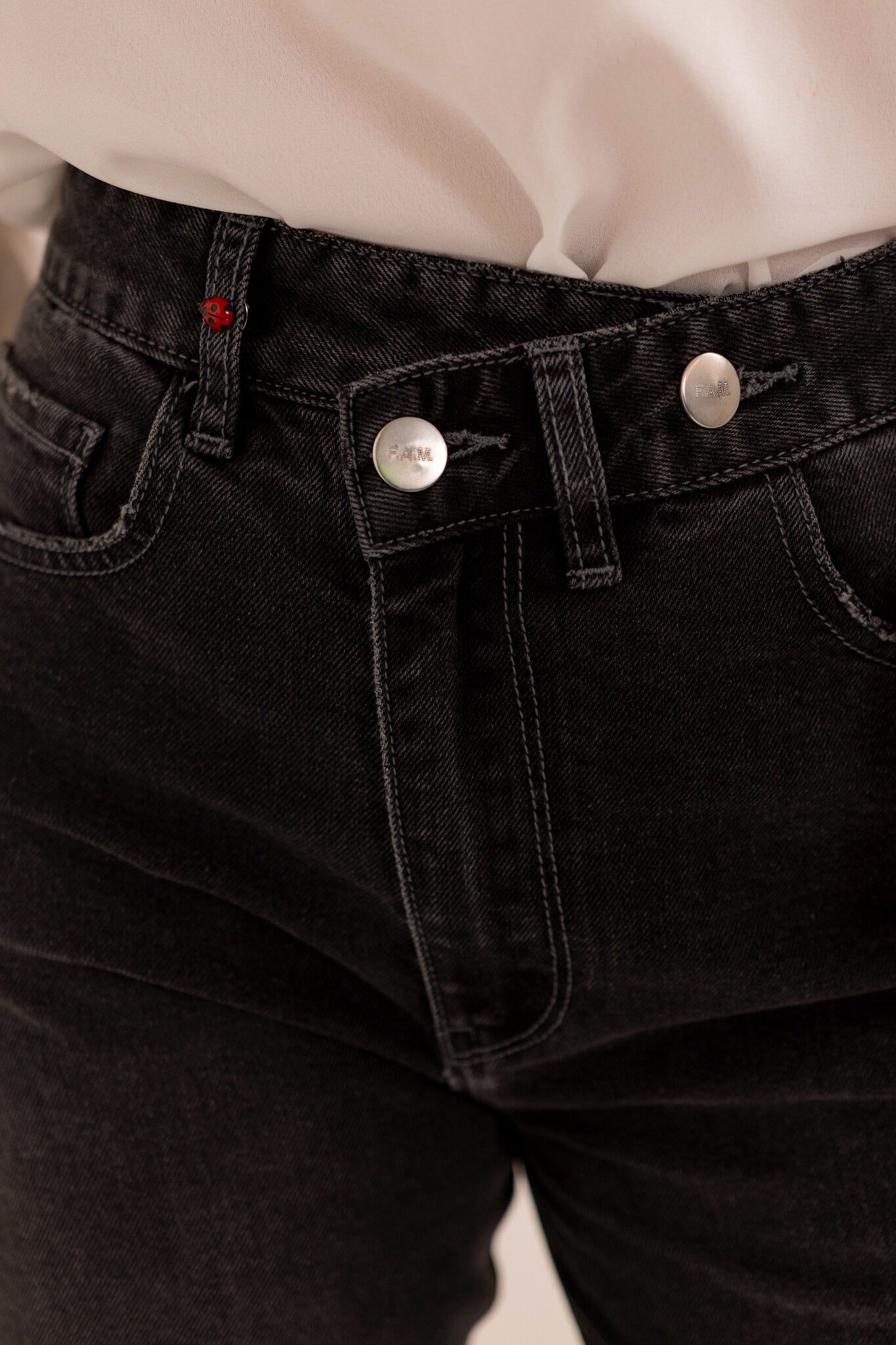 Jean balloon noir LAUREN femme, BLACK, taille 26, porté par Eden (1m70) – photo 6