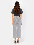 Jean droit court gris neigé POLA femme, ICE GREY, taille 25, porté par Amanda (1m76) – photo 4