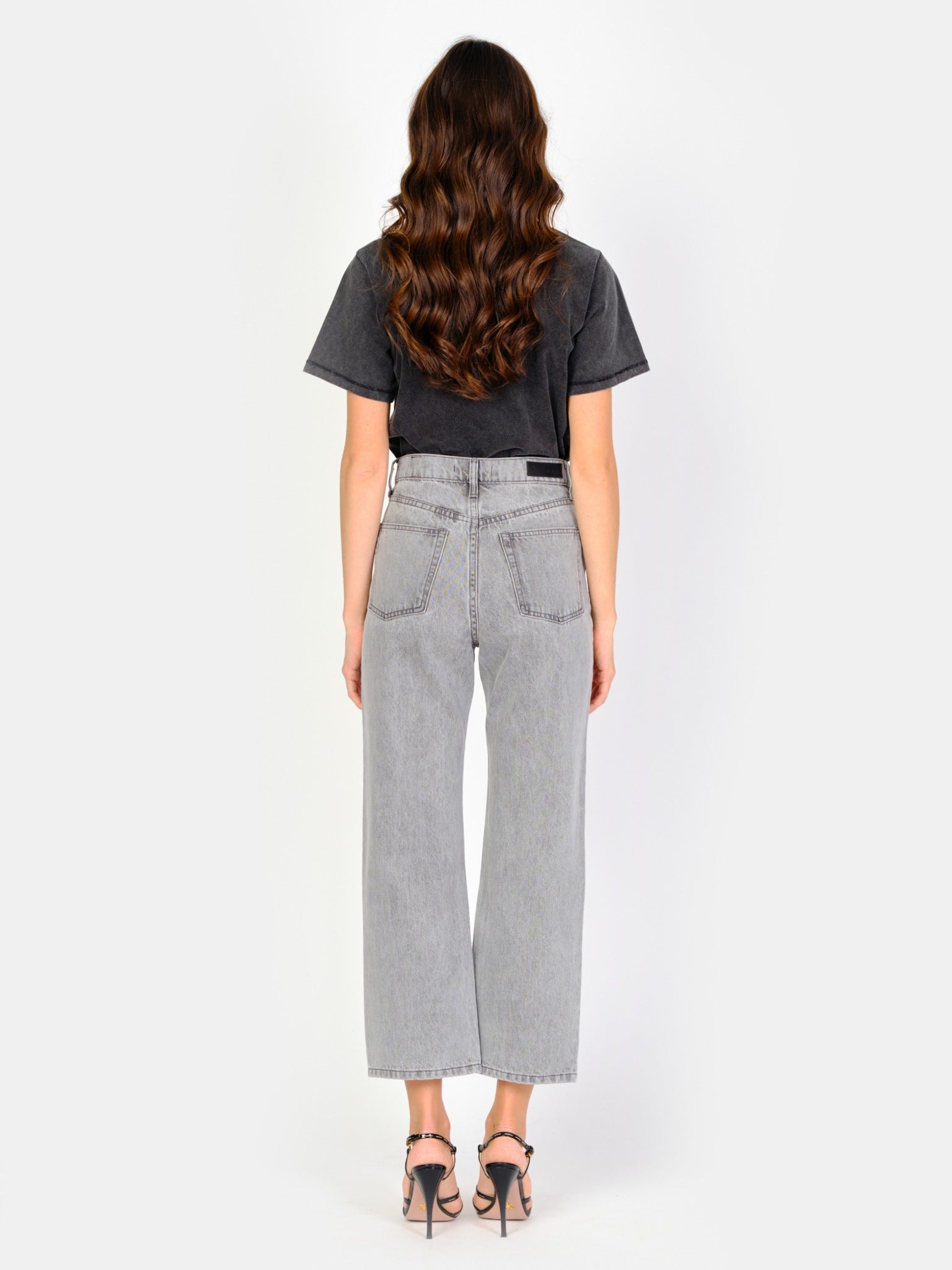 Jean droit court gris neigé POLA femme, ICE GREY, taille 25, porté par Amanda (1m76) – photo 4