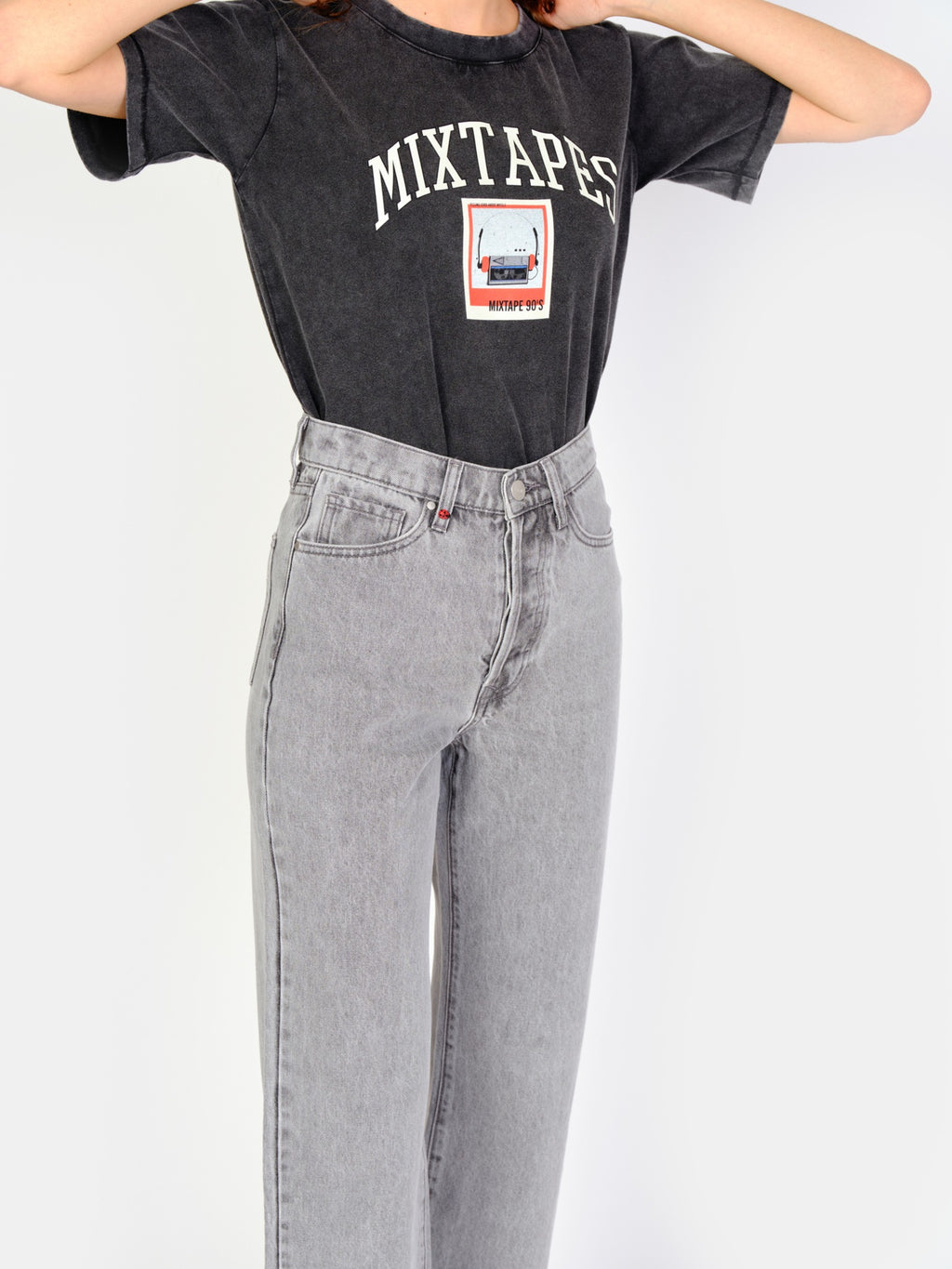 Jean droit court gris neigé POLA femme, ICE GREY, taille 25, porté par Amanda (1m76) – photo 5