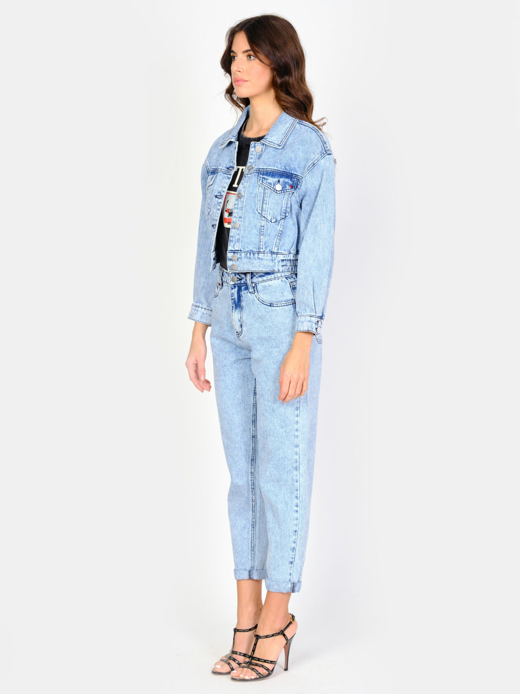 Veste courte en jean bleu neigé VANESSA femme, ICE BLUE, taille XS, porté par Amanda (1m76) – photo 2