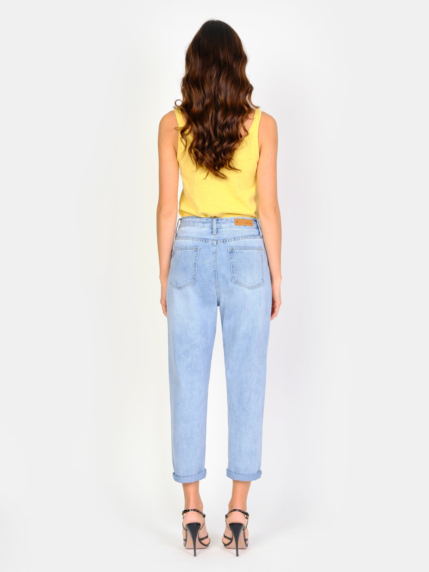 Jean balloon court bleu LOLA femme, BLUE JEANS, taille 25, porté par Amanda (1m76) – photo 4