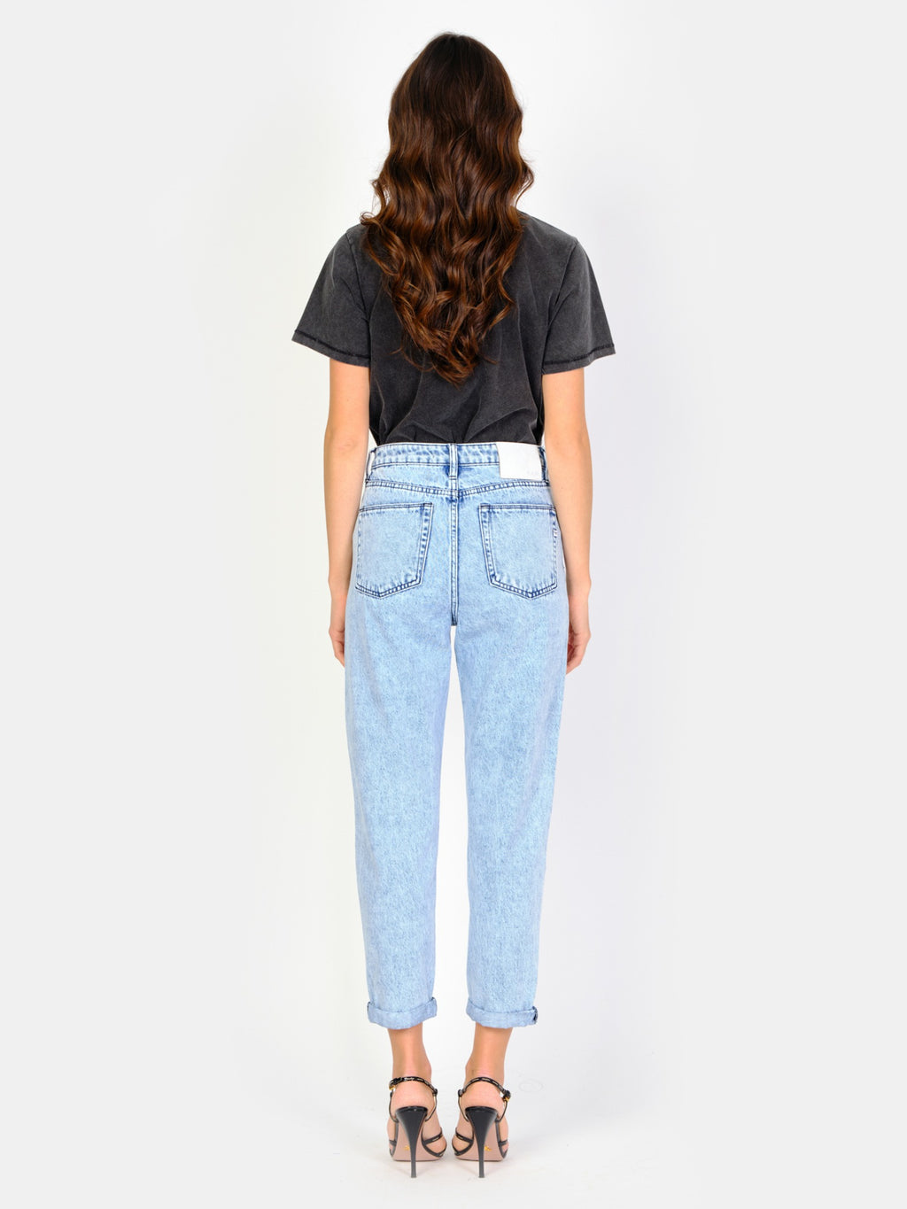 Jean balloon court bleu neigé LILA femme, ICE BLUE, taille 25, porté par Amanda (1m76) – photo 4