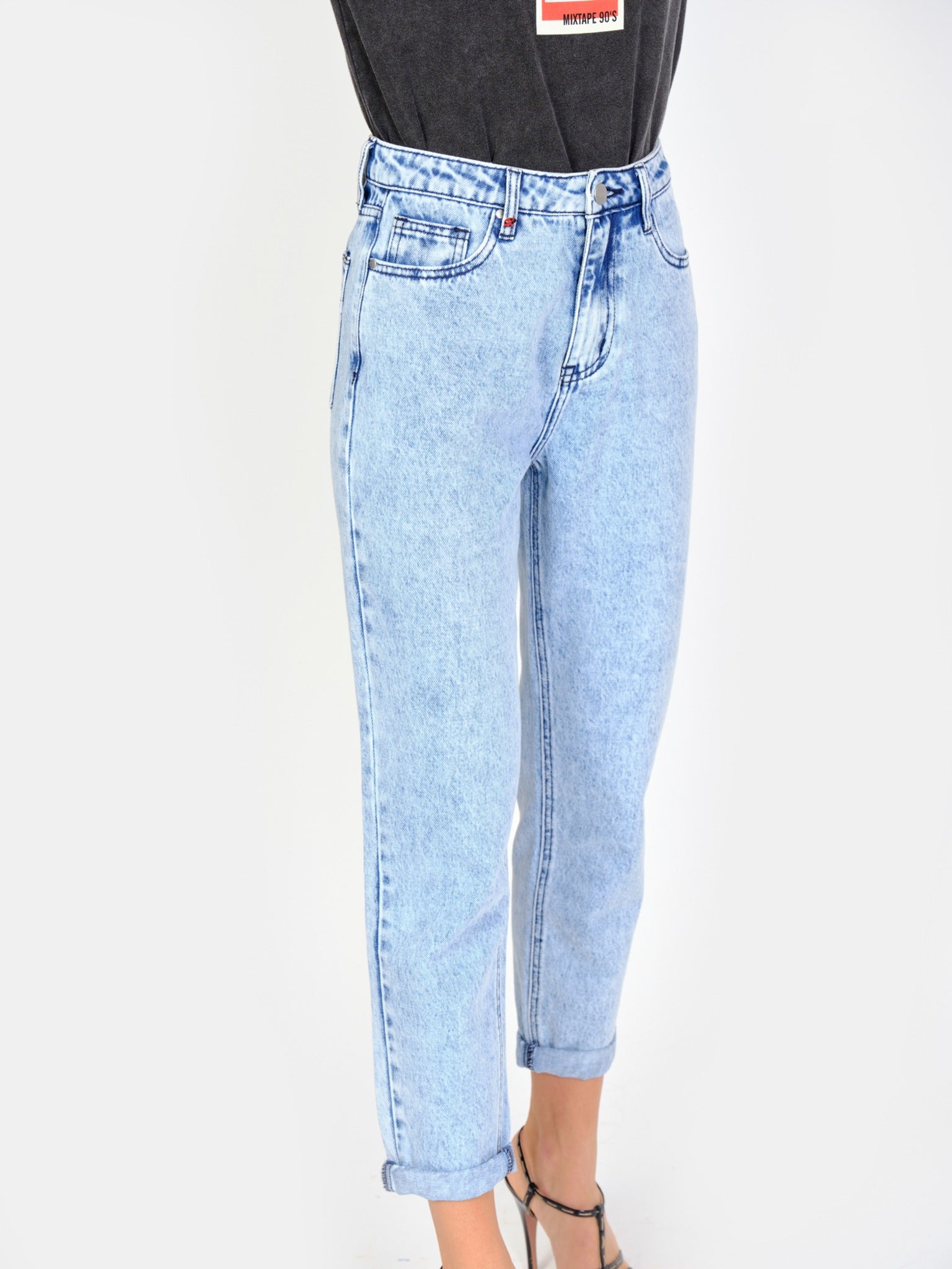 Jean balloon court bleu neigé LILA femme, ICE BLUE, taille 25, porté par Amanda (1m76) – photo 5