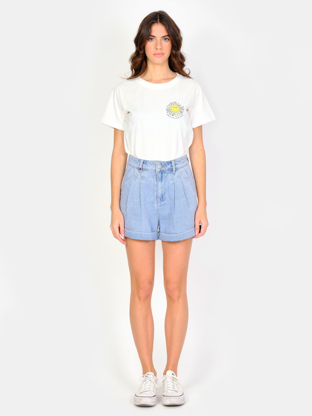 Short à pinces AMELIA femme, LIGHT BLUE, taille XS, porté par Amanda (1m76) – photo 2