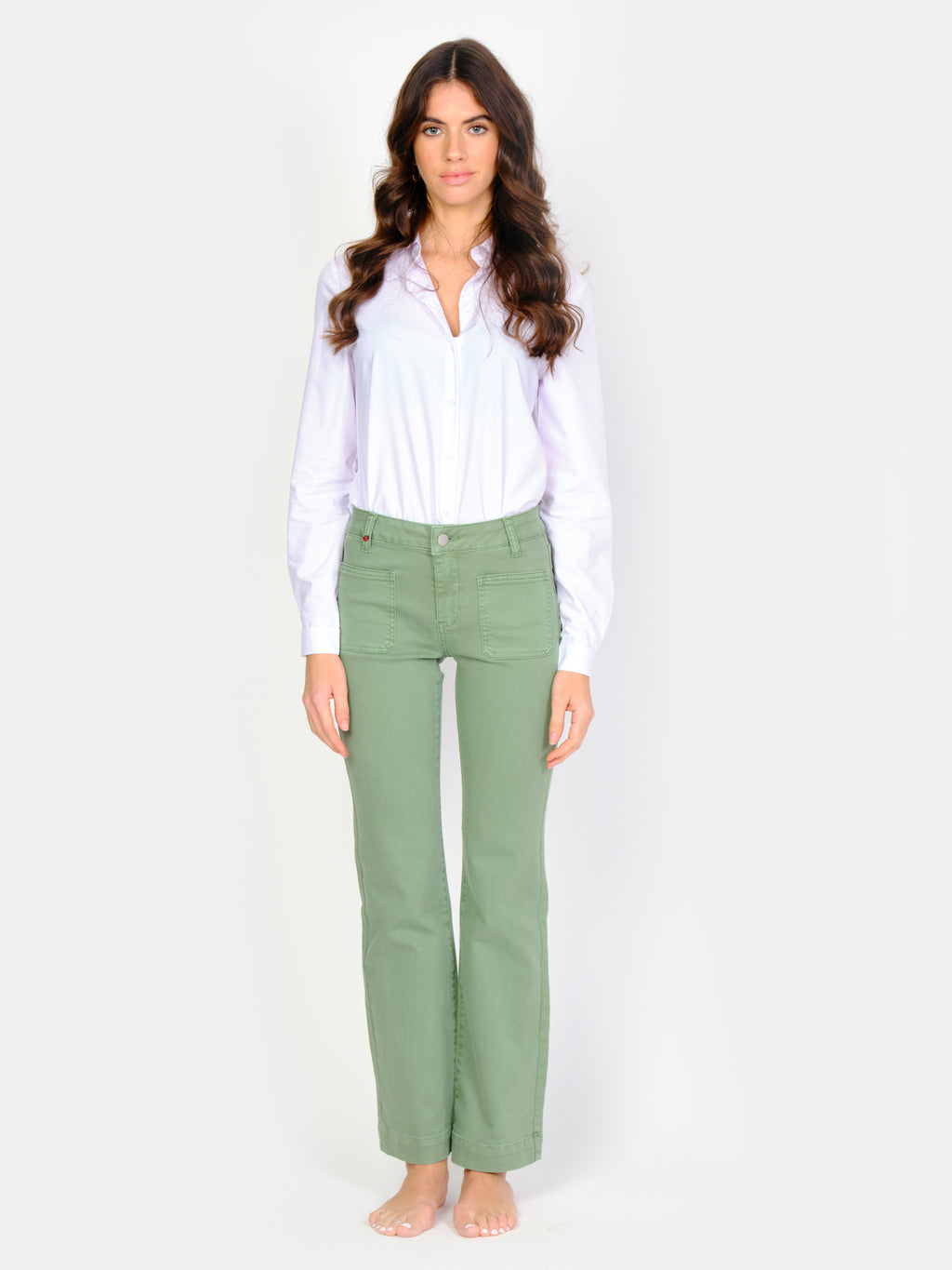 Jean bootcut BELLA vert femme, OLIVE, taille 25, porté par Amanda (1m76) – photo 2