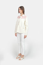 Veste en jean légère bi-color écru et rose VIVIAN femme, GREIGE/PINK, taille XS, porté par Claire (1m76) – photo 3