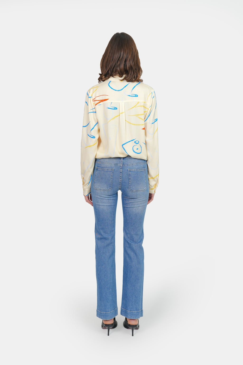 Chemise à motifs Arty graphiques HELENE femme, ARTY A, taille XS, porté par Claire (1m76) – photo 4