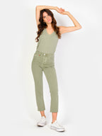 Jean mom kaki PATRICIA femme, KAKI, taille 25, porté par Amanda (1m76) (F.A.M. JEANS) – photo 1