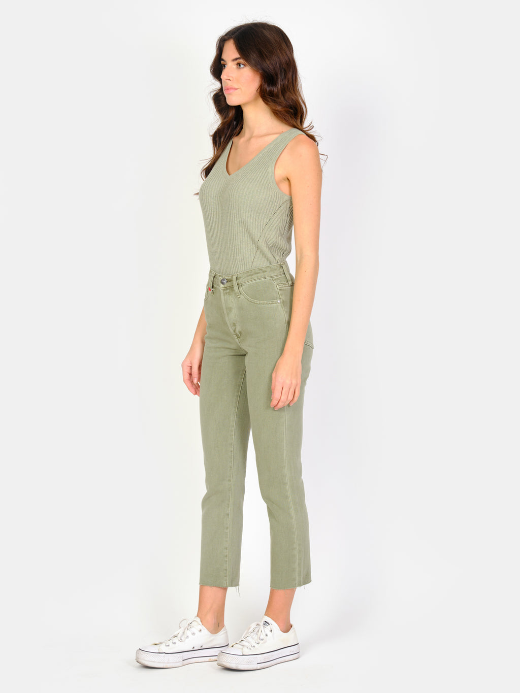 Jean mom kaki PATRICIA femme, KAKI, taille 25, porté par Amanda (1m76) – photo 3