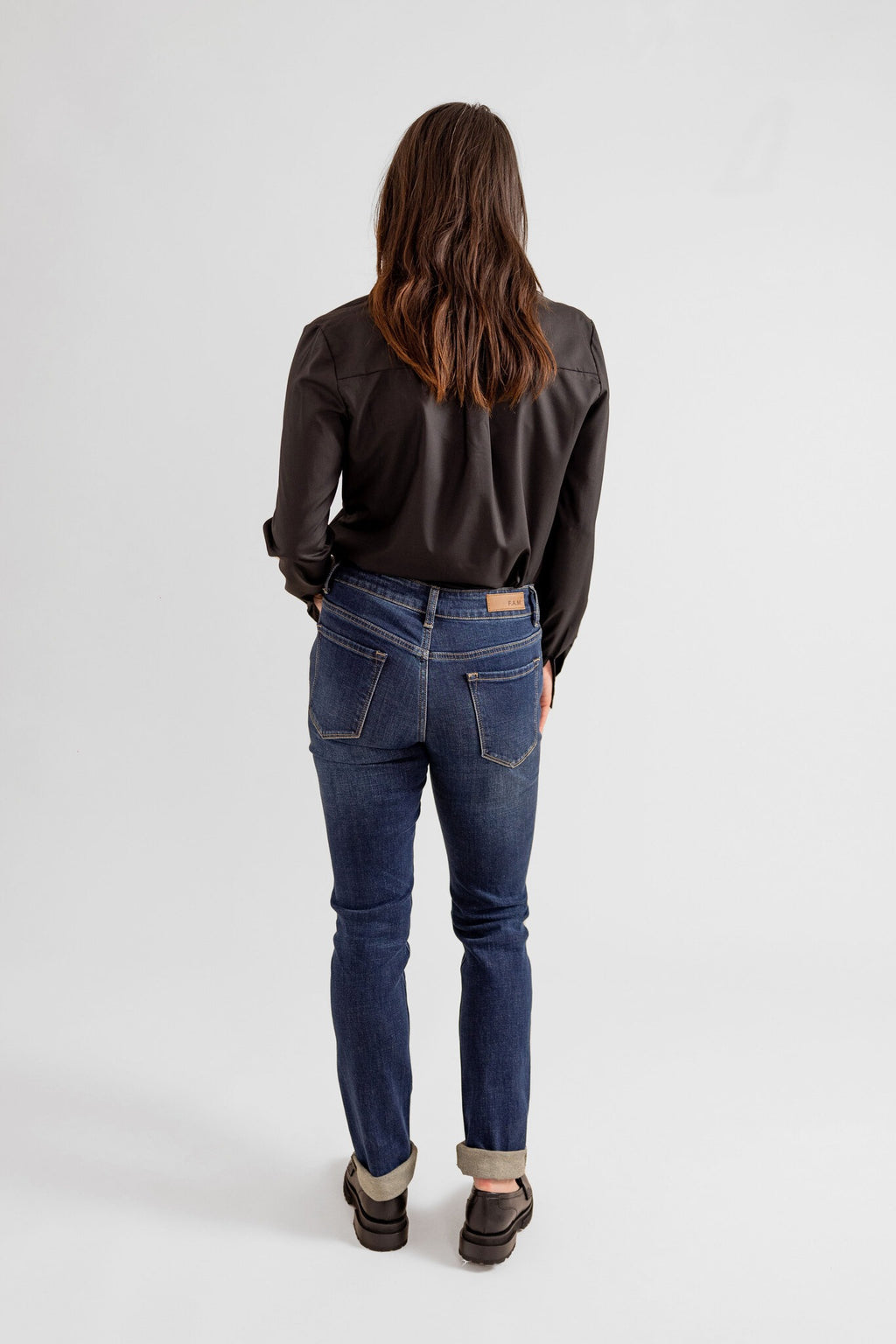 Jean slim bleu foncé ENA femme, DARK BLUE, taille 26, porté par Eden (1m70) – photo 4