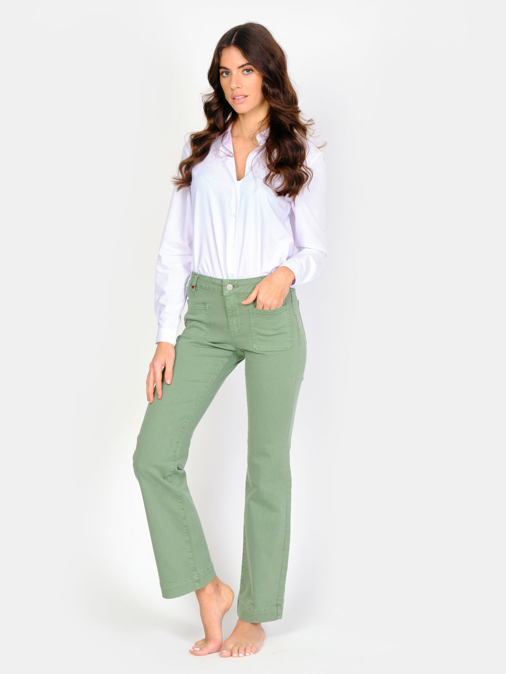 Jean bootcut BELLA vert femme, OLIVE, taille 25, porté par Amanda (1m76) (FAM PARIS) – photo 1