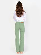Jean bootcut BELLA vert femme, OLIVE, taille 25, porté par Amanda (1m76) – photo 4