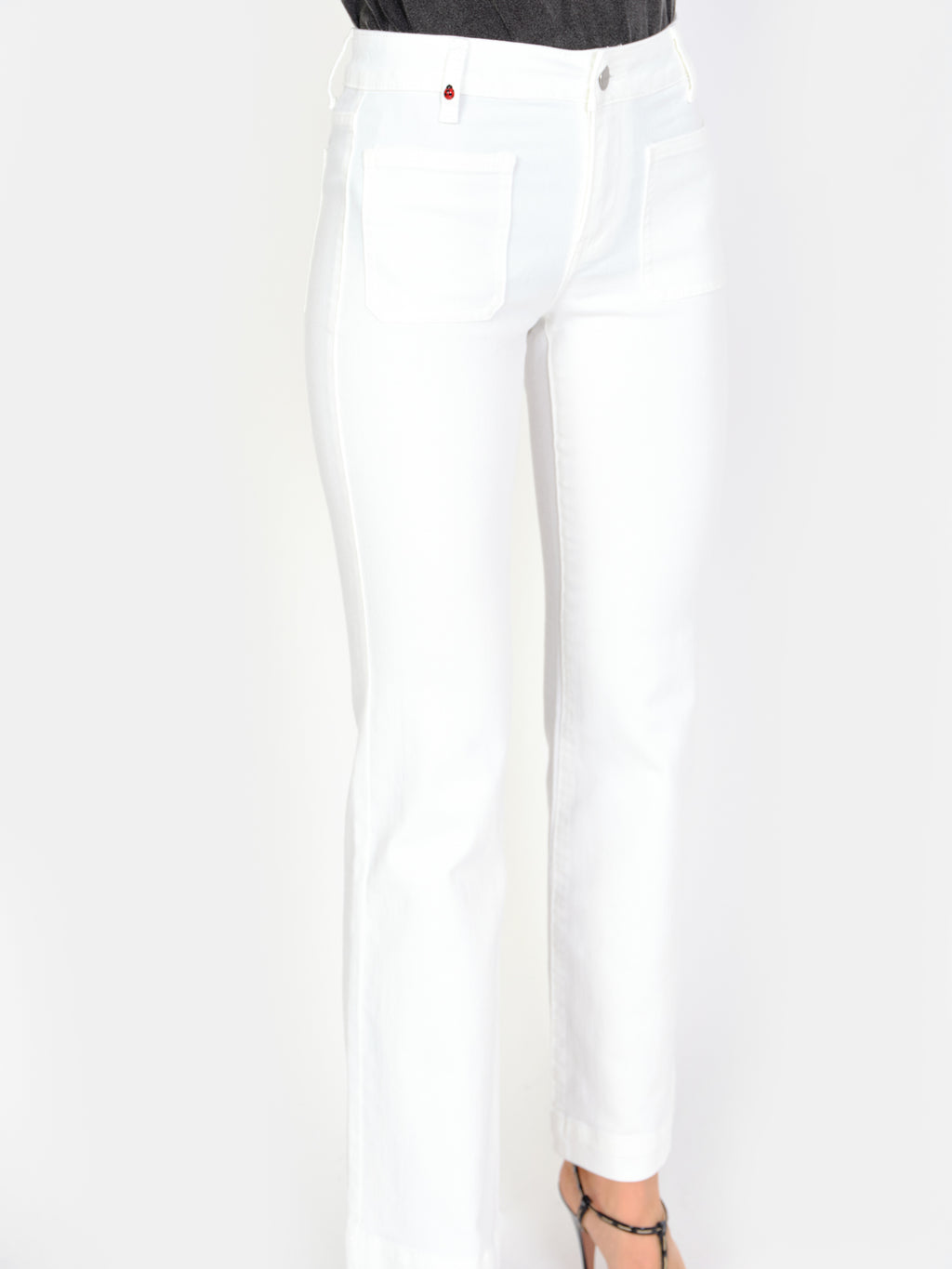 Jean bootcut blanc BELLA femme, WHITE, taille 25, porté par Amanda (1m76) – photo 5