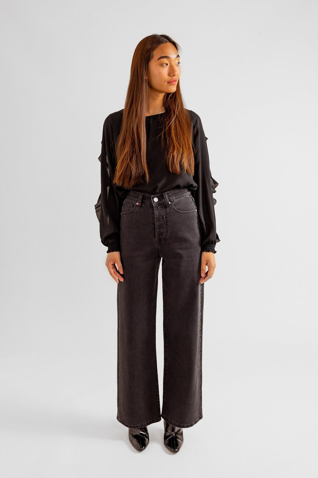 Jean évasé FOREST femme, BLACK, taille XS, porté par Pauline (1m65) – photo 6