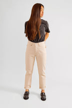 Jean mom écru PATRICIA MFN femme, GREIGE, taille 25, porté par Pauline (1m65) – photo 2