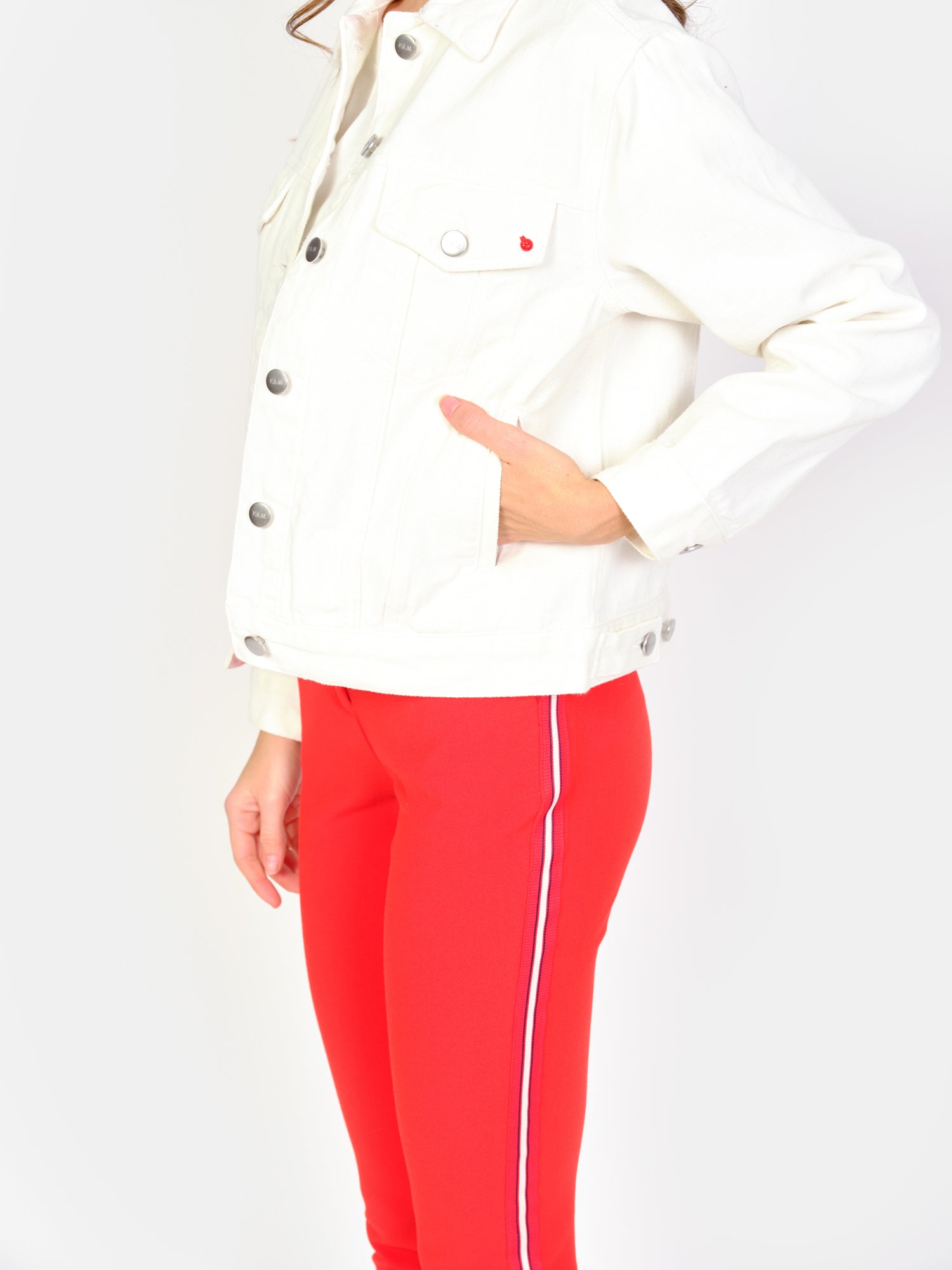 Veste en jean blanc VIVI femme, WHITE, taille XS, porté par Amanda (1m76) – photo 5